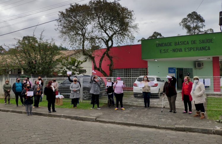 Moradores da Vila Esperança fazem manifestação por falta de médico