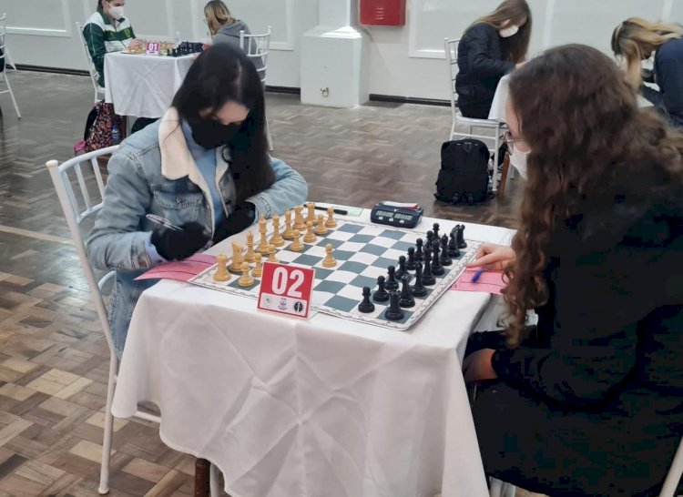 Campeã estadual de xadrez pede auxílio para participar de torneio