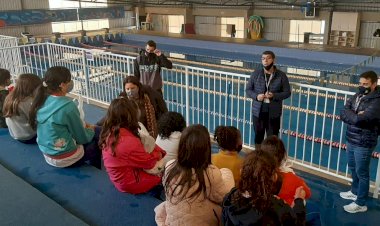 Projeto de natação da FME permite a prática da modalidade para estudantes do bairro Paraíso em Criciúma