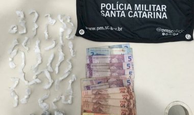 Polícia Militar surpreende ponto de tráfico próximo de Unidade de Saúde