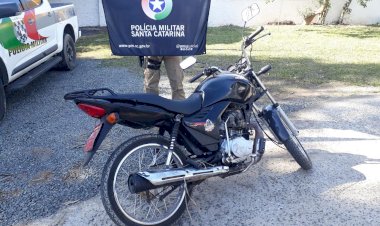 PM prende dupla com moto furtada e Criciúma