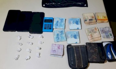 Dupla é presa pela PM por tráfico de drogas no Caravágio