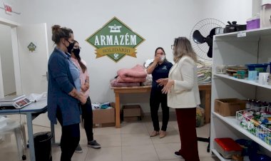 Afasc Solidária recebe donativos da Cooperativa de Crédito