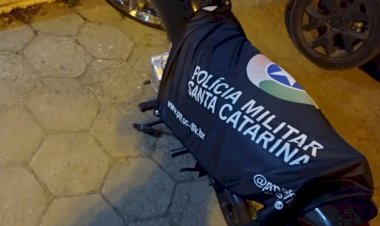 Homem é preso  pela PM dentro de sua casa com motocicleta furtada