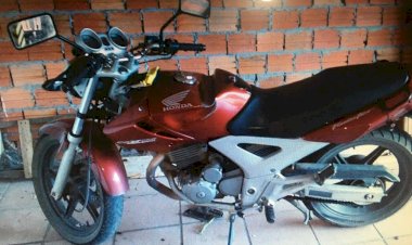 Moto é furtada no pátio da prefeitura e dono pede ajuda para encontrar