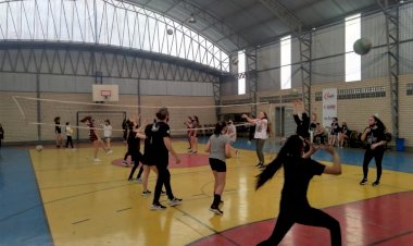 + Esporte + Futuro: FME Criciúma oferece aulas gratuitas de vôlei