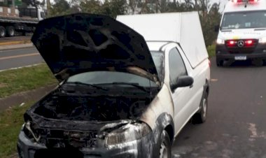 Carro pega fogo na BR 101