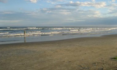 Veiculo capota após perseguição da PM na beira mar do Rincão, quatro pessoas ficaram feridas