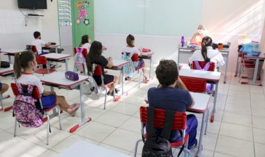 Professor é exonerado por mostrar vídeo erotizado em sala de aula