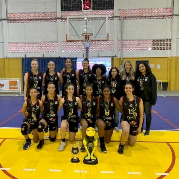 Atletas da FME de Criciúma são campeões no judô e no basquete