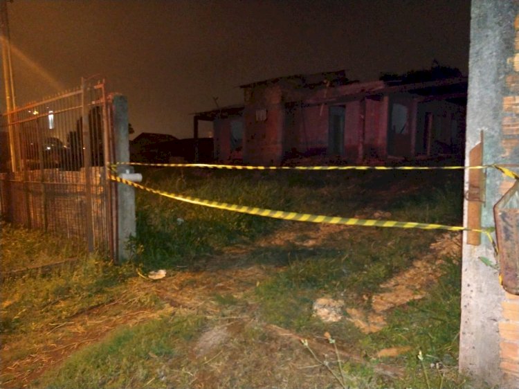 Casa abandona pega fogo em Criciúma