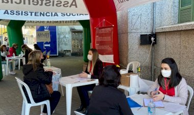 Balcão de Empregos ocorre na Praça Nereu Ramos neste sábado