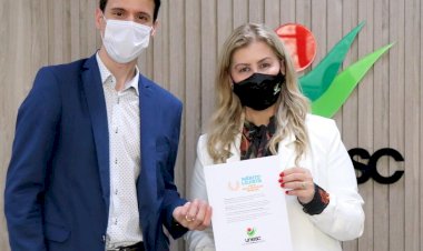 CDL de Criciúma homenageia Unesc com Mérito Lojista