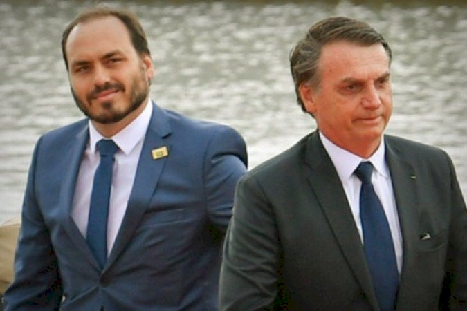 Carlos Bolsonaro é citado como chefe de uma organização criminosa, aponta juiz