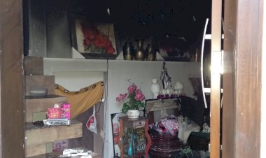 Proprietário de residência deixa lanterna ligada na tomada e parte da casa pega fogo