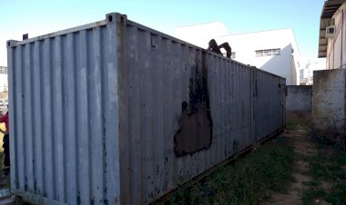 Bombeiros apagam incêndio em Container abandonado no São Luiz