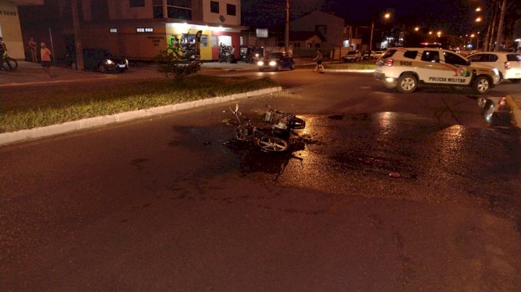 MOTOCICLISTA FOGE APÓS MOTO PEGAR FOGO