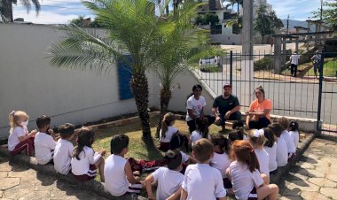 Acadêmicos constroem horta em Centro de Educação Infantil