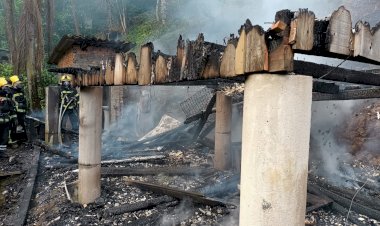 Incêndio  destrói casa no São Simão