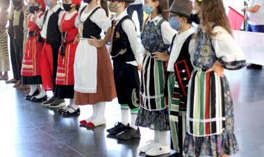 Alunos da Escola Antônio Colombo fazem apresentação e exposição no Paço Municipal Marcos Rovaris