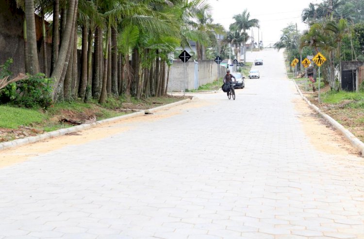 Moradores do bairro Fábio Silva são contemplados com  pavimentação de 15 ruas