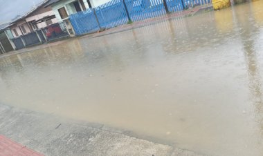 Casas e rua ficam alagadas em Siderópolis