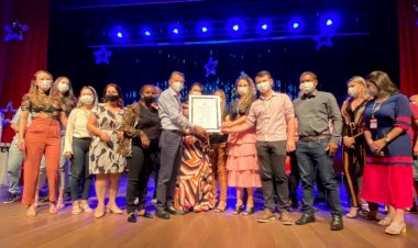 Servidores públicos são homenageados no Teatro Elias Angeloni