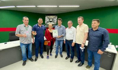 Mais 50 escrituras e registros de imóveis são entregues para famílias de Criciúma