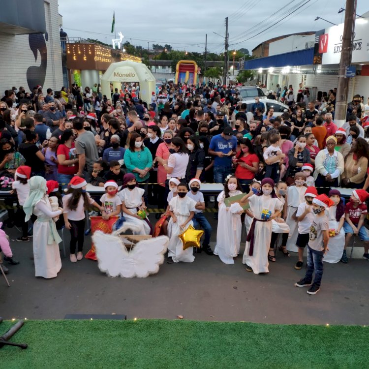 Natal na Praça reúne cerca de 2 mil pessoas na Santa Luzia