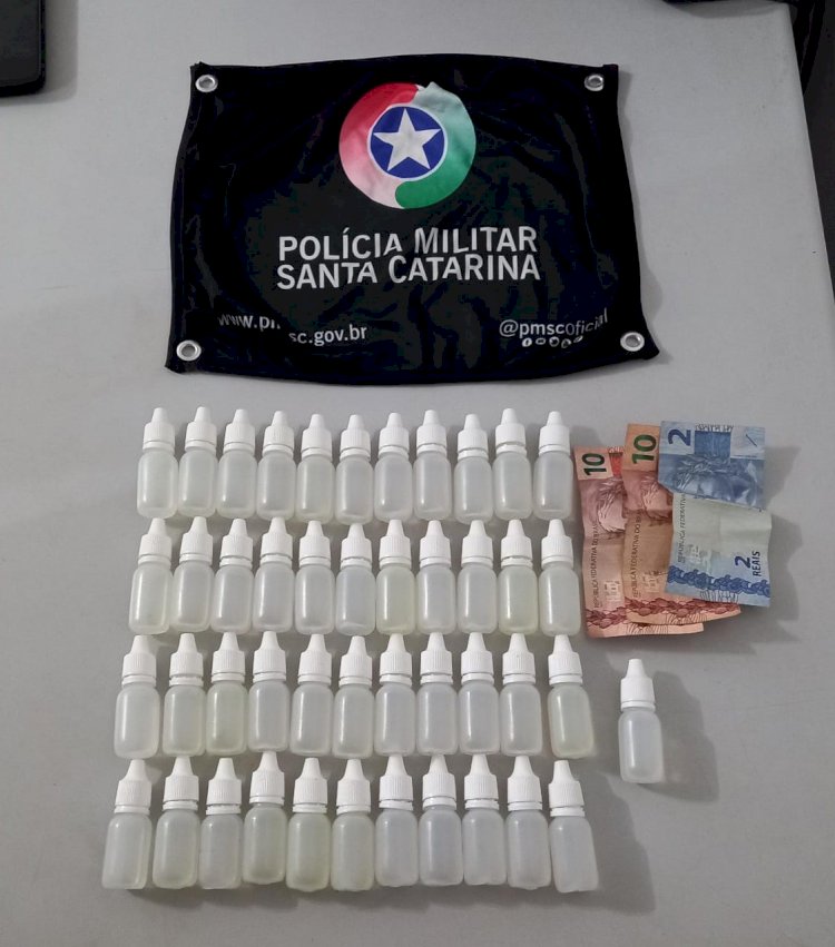 PM prende trio com ecstasy e frascos de loló