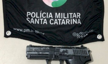 PM prende homem com arma falsa