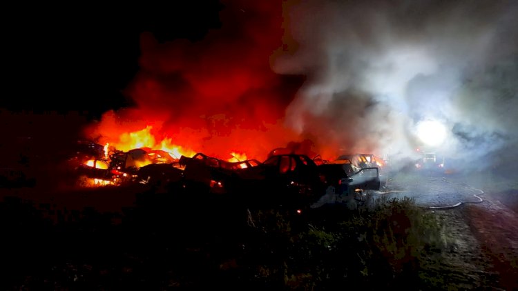 Estranho:  Veículos Apreendidos  Pega Fogo em Araranguá