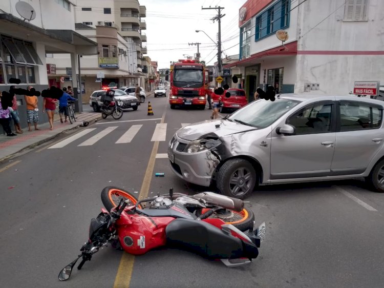 Bombeiros e PM atendem acidente envolvendo Moto e veículo