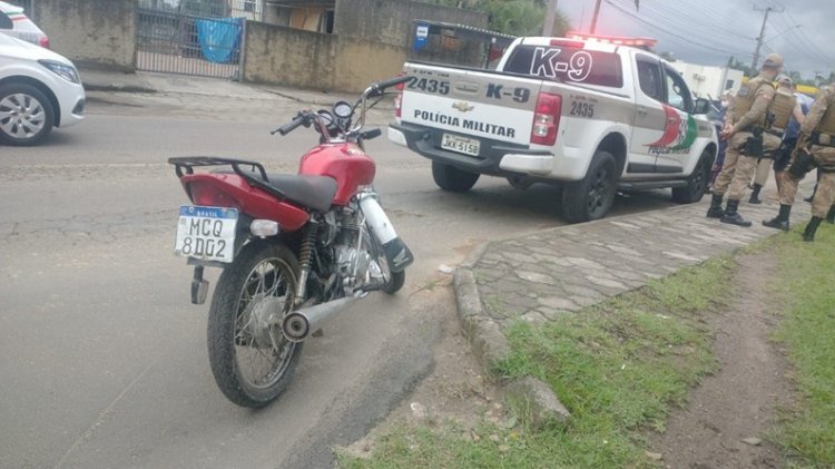 PM prende foragido com Motocicleta Furtada