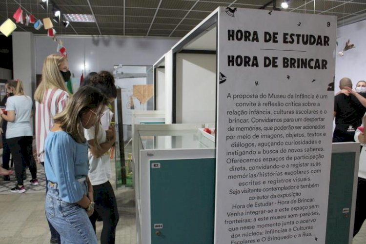 Exposição do Museu da Infância Unesc promove reflexões sobre escola e brincadeiras