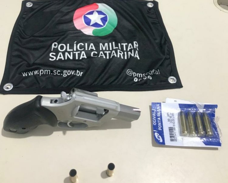 Idosa é presa por disparo de arma de fogo