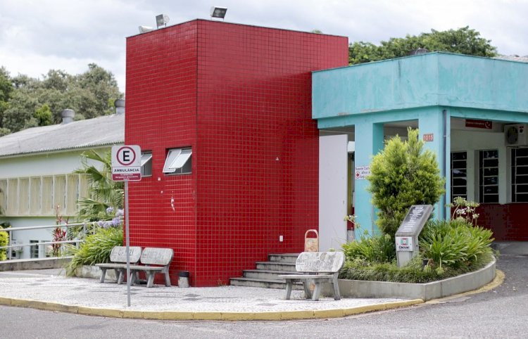 Trabalhadores fazem protesto em frente ao Hospital Santa Catarina