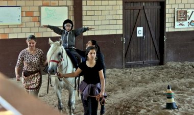 Equoterapia: projeto da APAE atende alunos e comunidade em Cocal do Sul