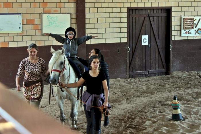 Equoterapia: projeto da APAE atende alunos e comunidade em Cocal do Sul