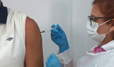 Aplicação de segunda dose de reforço contra Covid-19 em idosos é ampliada