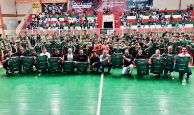 Projeto Forquilhinha Futsal entrega kit de fardamentos aos alunos