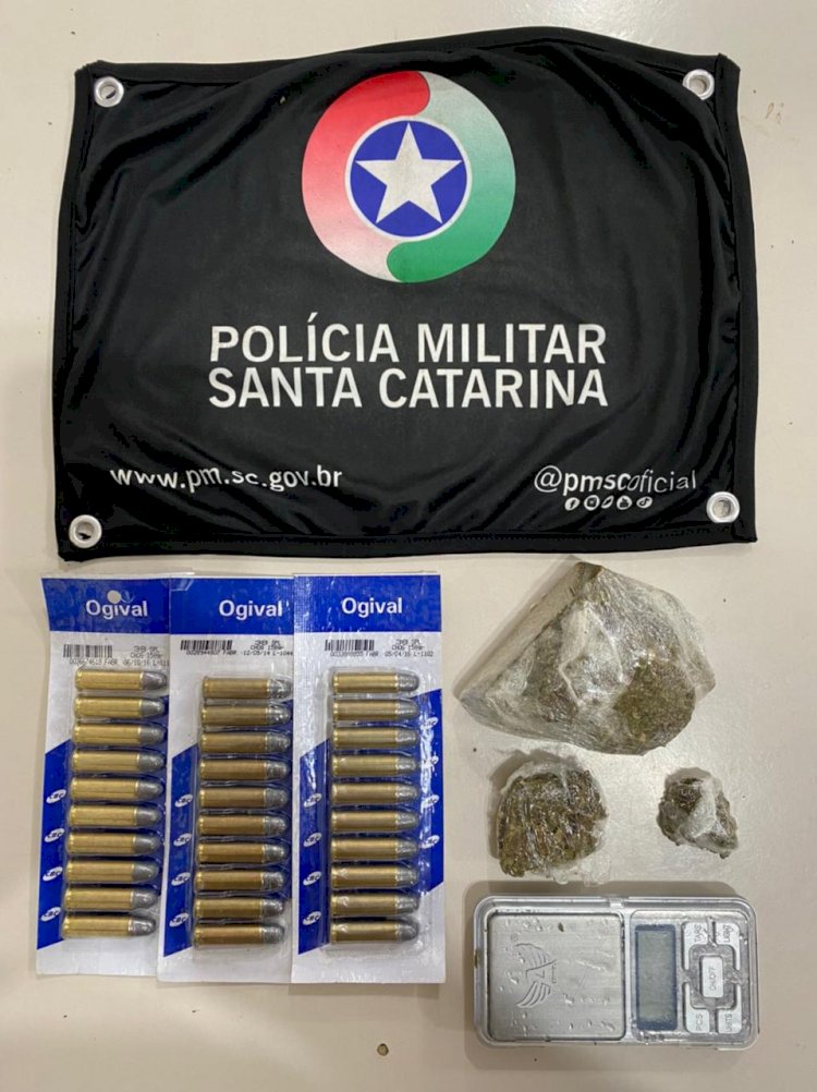 Polícia Miliar apreende drogas em residência após fuga de suspeito