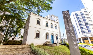 Augusto Casagrande recebe a primeira edição da Feirinha do Museu em Criciúma