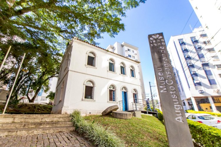 Augusto Casagrande recebe a primeira edição da Feirinha do Museu em Criciúma