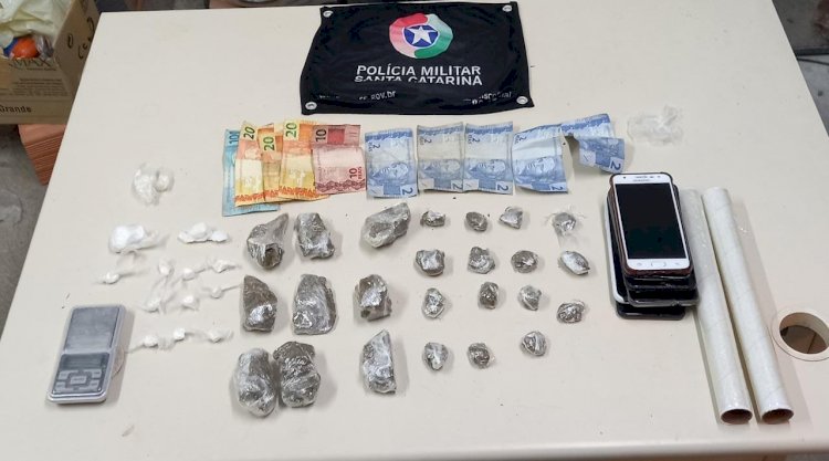 PM prende trio por tráfico de drogas no Pinheirinho