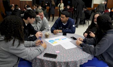 Jovens do Bairro da Juventude participam do JA Innovation Camp