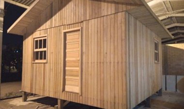 Alunos do curso de carpinteiro constroem casa que será doada para família de Lauro Müller