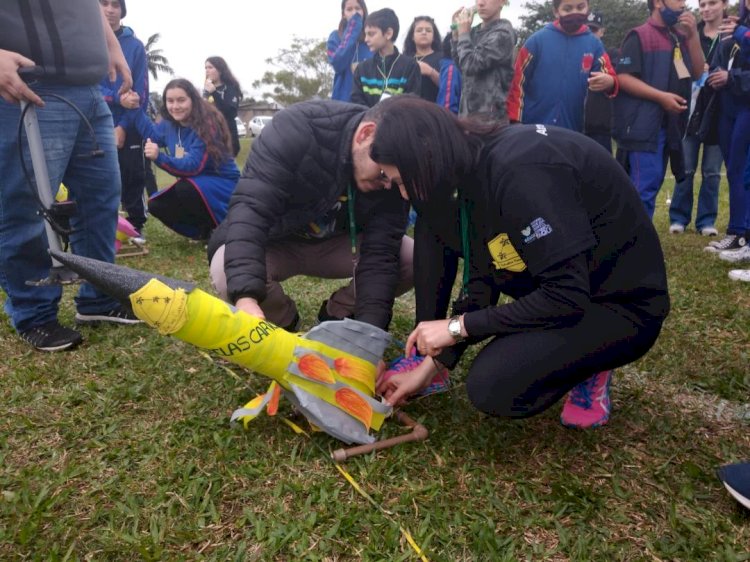 Alunos dos Clubes de Astronomia de Criciúma realizam lançamentos na I Competição Interclubes de Foguetes