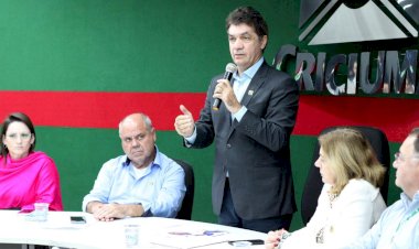 Governo Municipal sanciona lei com aumento salarial aos agentes de saúde