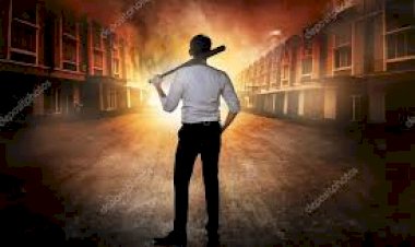 Homem agride mulher no trabalho com taco de baseball e foge